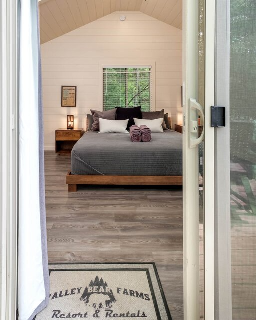 Couples Glamping Cabin photo 1