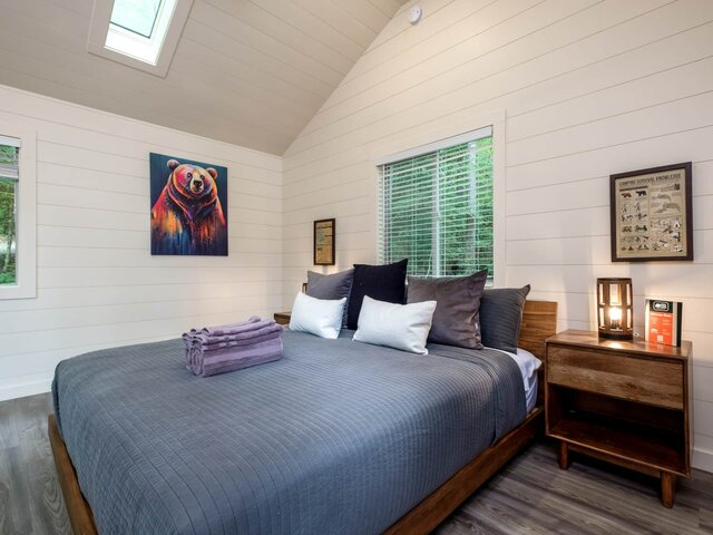 Couples Glamping Cabin photo 2