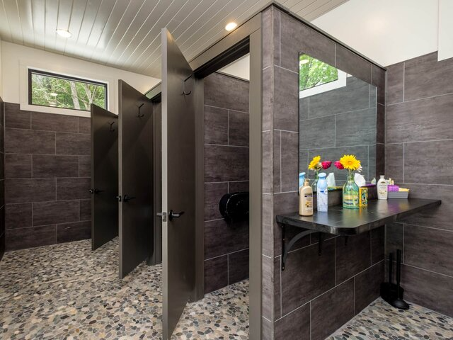 Couples Glamping Cabin photo 18