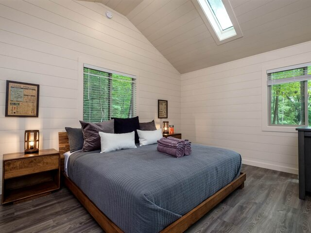 Couples Glamping Cabin photo 24