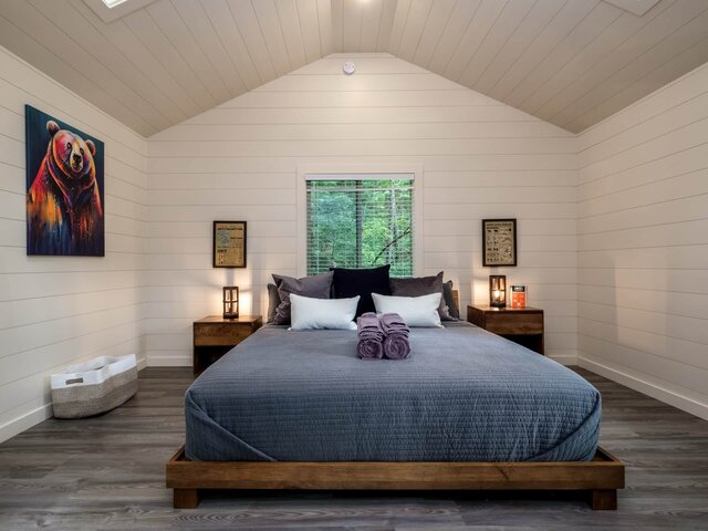 Couples Glamping Cabin photo 25