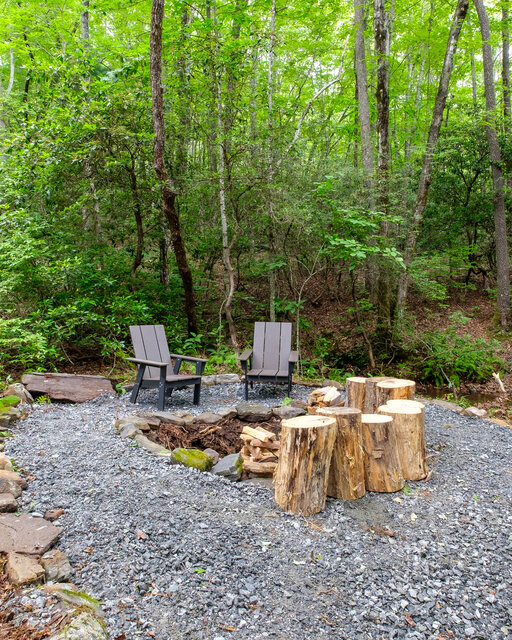 Creekside Yurt photo 12